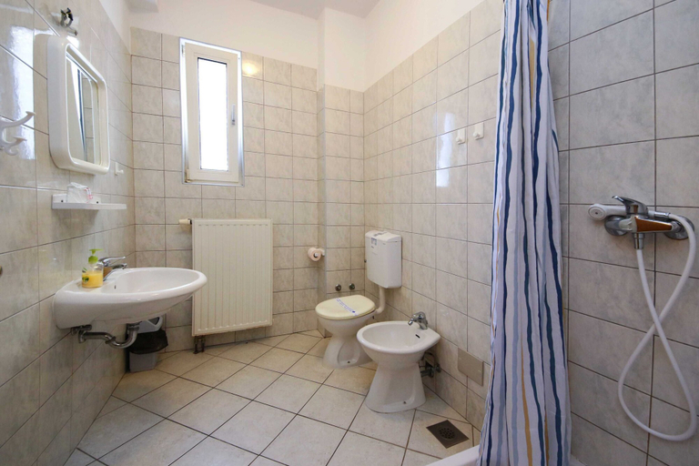 Bathroom 3, Apartments & Rooms Villa Petra, Šibenik