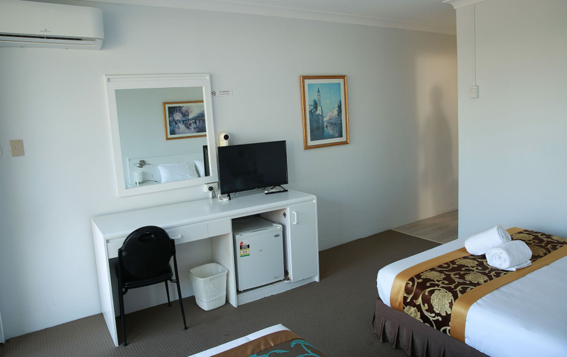 Bedroom 4, El Lago Waters Motel, Wyong - South and West