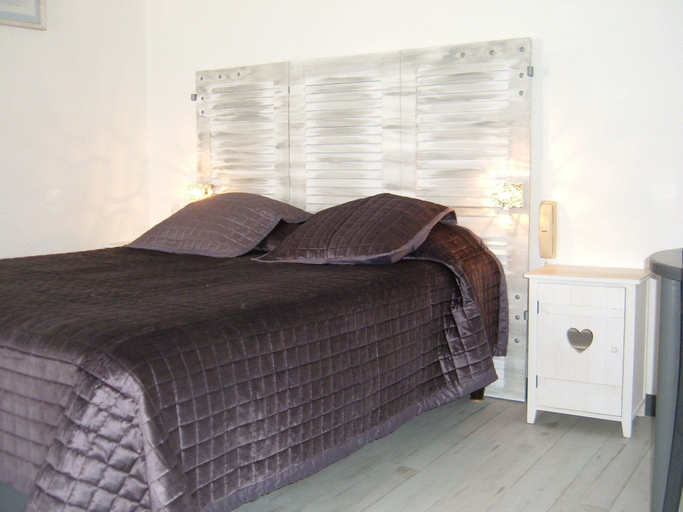 Bedroom 3, Logis Hôtel le Parasol, Charente-Maritime