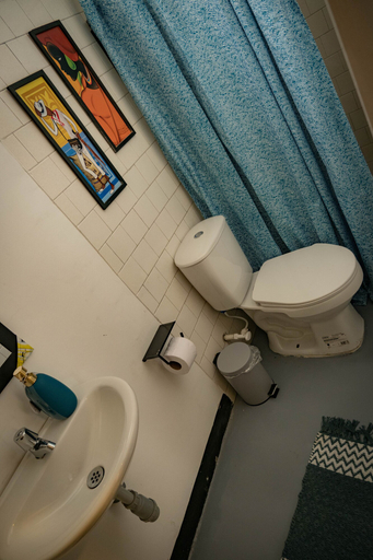 Bathroom 4, De Requka, Dosquebradas