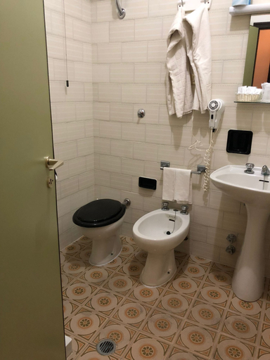 Bathroom 5, Hotel Peschici, Foggia