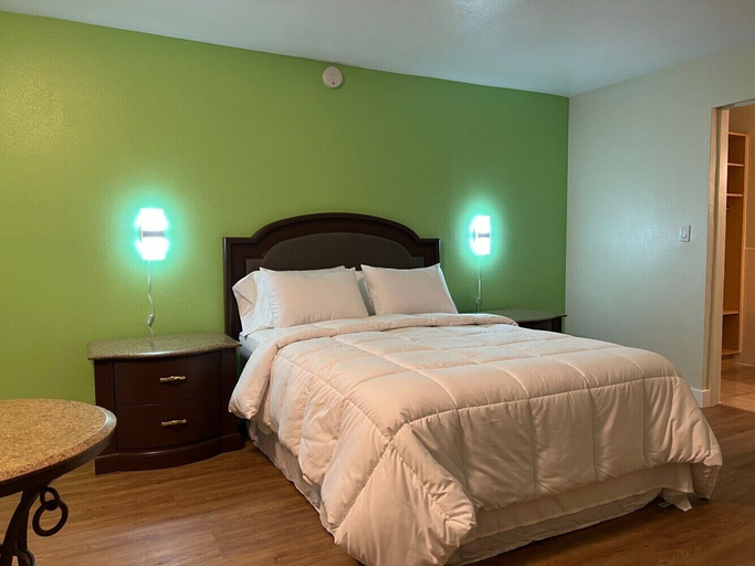 Bedroom 4, Moapa Motel, Clark