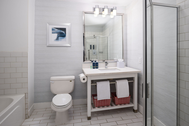 Bathroom 5, Four Points by Sheraton Victoria Gateway, Capital