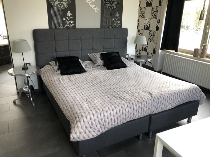Bedroom 1, B&B De Witte Merel Deluxe, Limburg