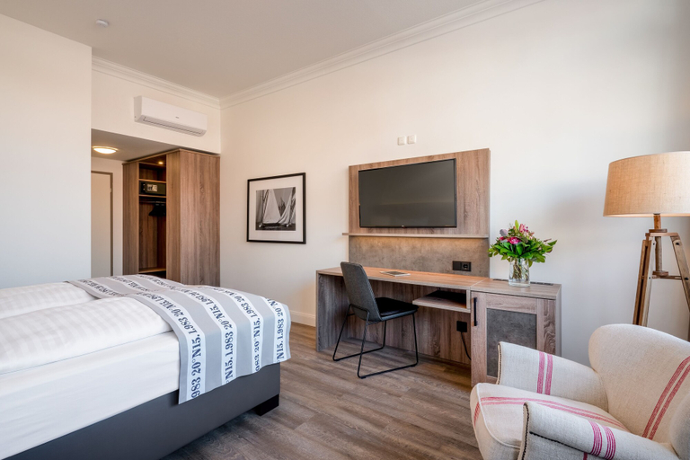 Bedroom 4, Hotel Yachtclub, Ostholstein