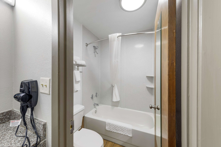 Bathroom 4, Best Western Athens Inn, Limestone