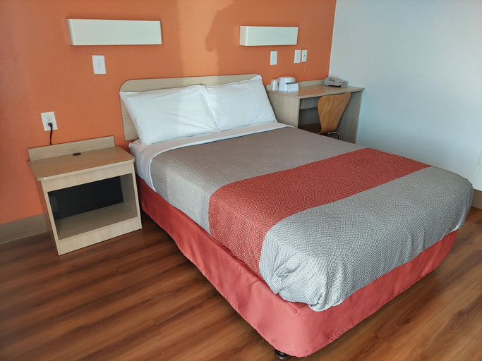 Bedroom 3, Motel 6 Pendleton, OR, Umatilla