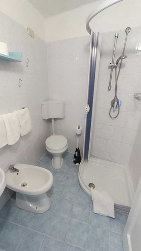 Bathroom 5, Hotel Casa Nicola, Napoli
