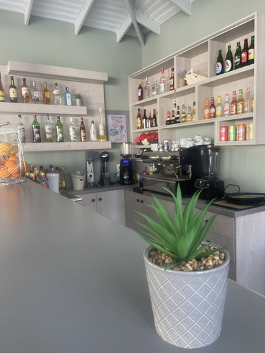 Food & Drinks