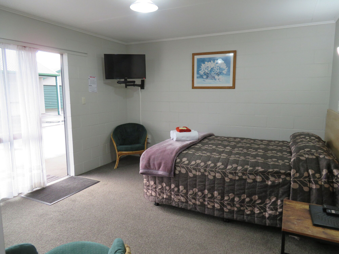 Bedroom 2, Commodore Court Motel, Marlborough