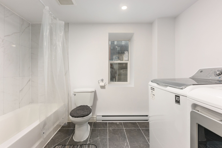 Bathroom 3, Hotel Loft Plus, Montréal