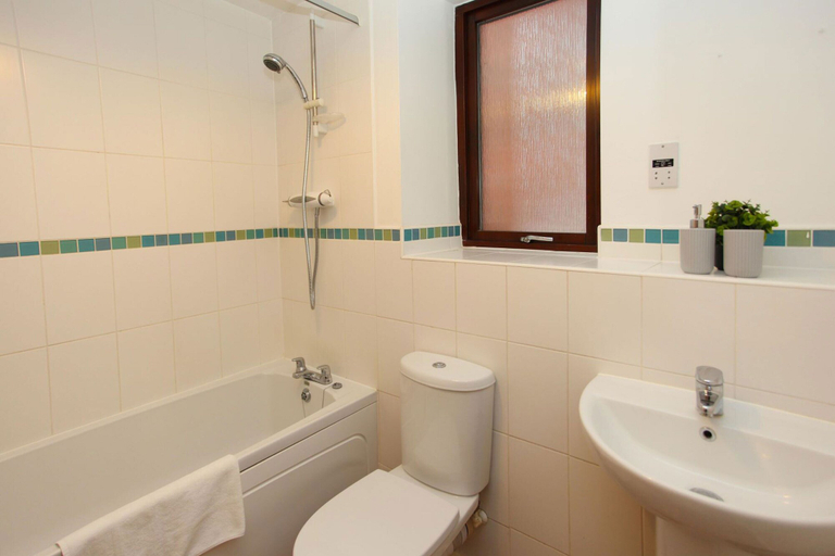 Bathroom 3, Autumn Heights Apartments, Telford and Wrekin