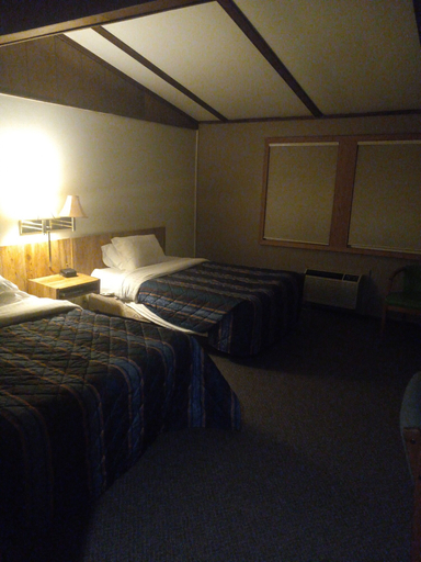 Bedroom 2, Motel 95 & campground, Jackson