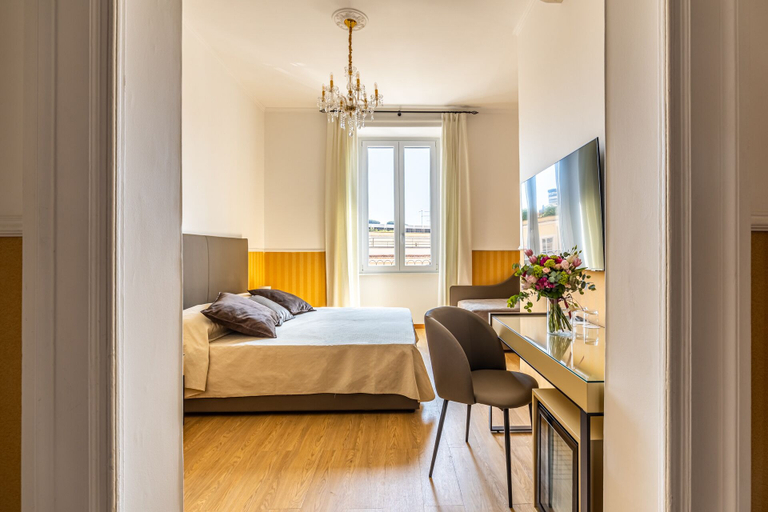Others 5, La Maison Royale, Rome