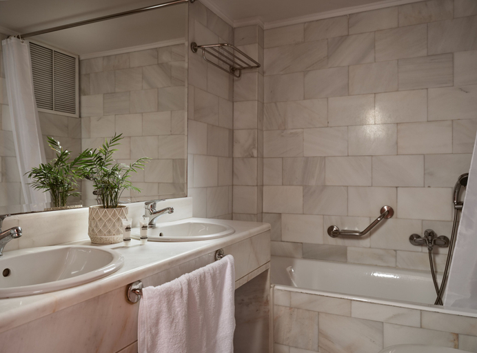 Bathroom 4, Strada Marina, Ionian Islands