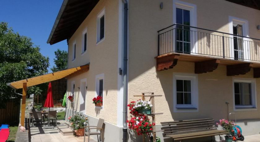 Haus Ella - Ferienhaus auf dem Land vor den Toren Salzburgs, Traunstein