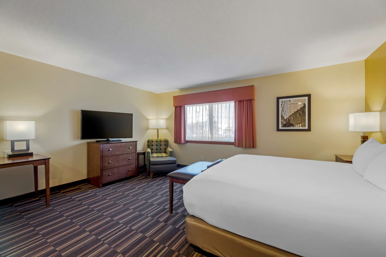 Bedroom 3, Best Western Falcon Plaza - Bowling Green, Wood
