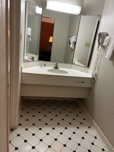 Bathroom 5, Relax Inn & Suite, Gregg
