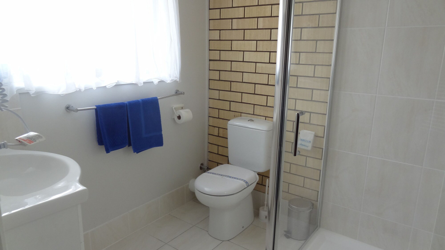 Bathroom, Goomeri Motel, Kilkivan