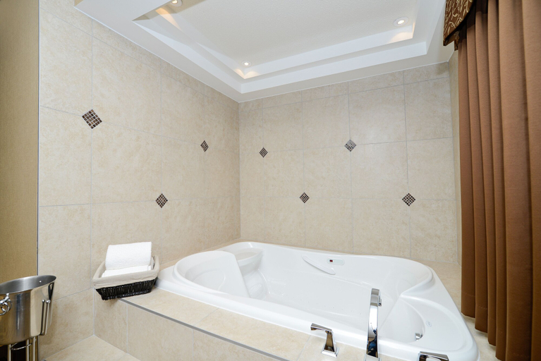 Bathroom 3, Siding 16 Lodge, Division No. 11