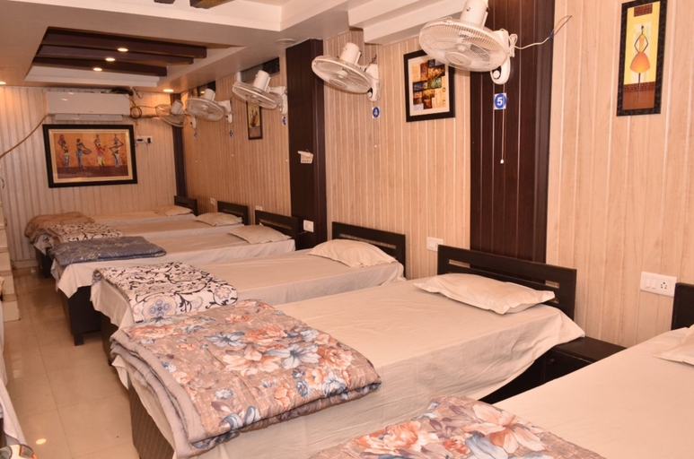 Bedroom 3, Goroomgo Comfort Hostel Charbagh Lucknow, Lucknow