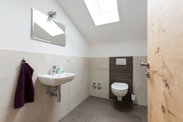 Bathroom 3, Zaißlhäusl Hof Ferienwohnungen, Traunstein
