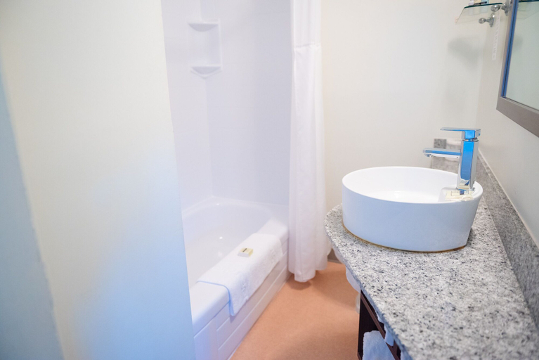 Bathroom 4, Rodd Moncton, Westmorland