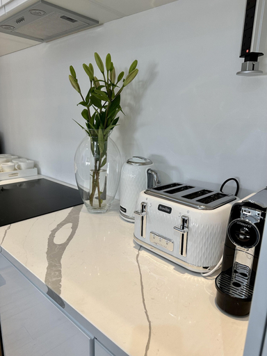 Others 2, Chelsea - 2bed Apartment - Sleeps 4 - Pet Friendly, London