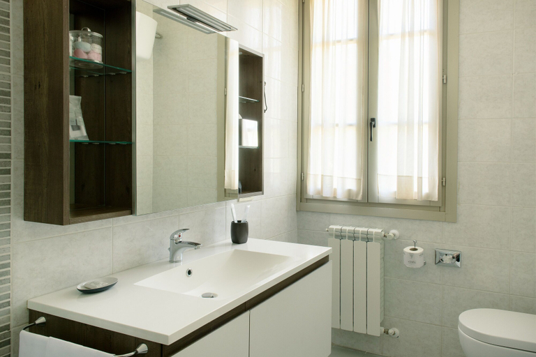 Bathroom 5, SI Montalcino Hotel, Siena