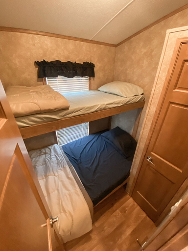 Bedroom 2, Falcon Cottages, Niagara