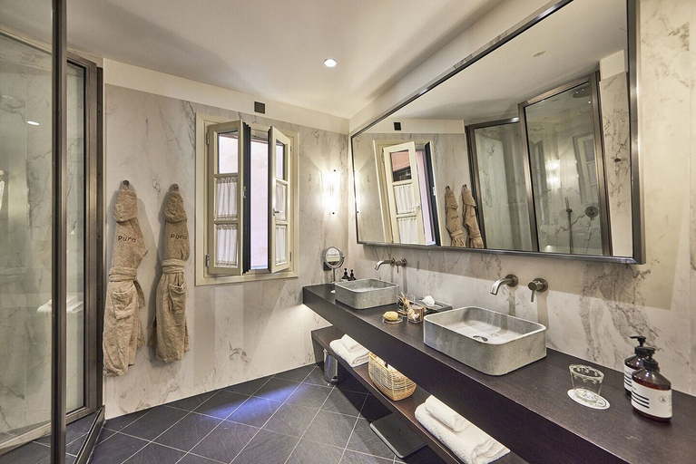 Bathroom 3, PuroGrand Hotel, Baleares