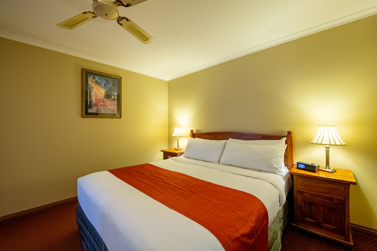 Bedroom 3, Gateway on Monash Boutique Hotel, Melbourne