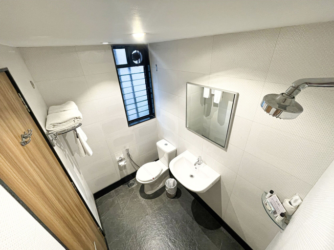 Bathroom 4, Bawa Regency, Mumbai City