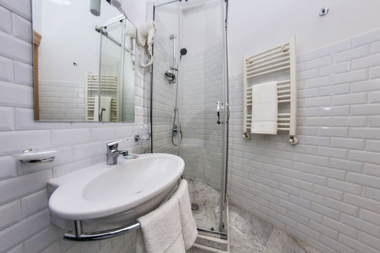 Bathroom 4, Solemar Sicilia - Monacò Rooms, Palermo