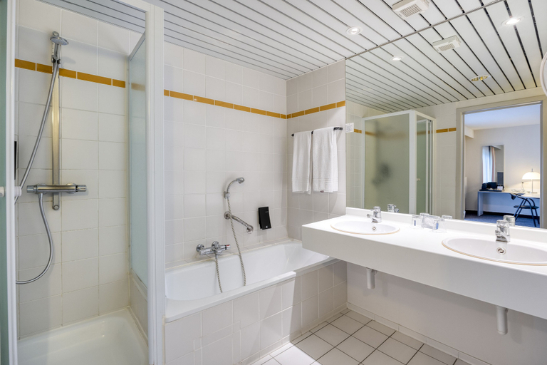 Bathroom 4, Priorij Corsendonk, Antwerpen