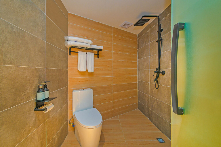Bathroom 4, Shenzhen East Railway And Buji Subway Station Ranch Hotel, Shenzhen