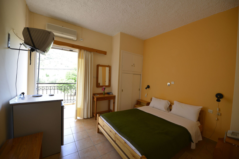 Bedroom 3, Hotel Galaxias, Central Greece