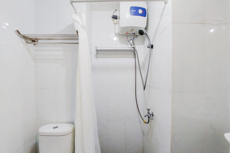Bathroom 3, Warm And Simply Look Studio Room Apartment Urban Heights Residences, Tangerang Selatan