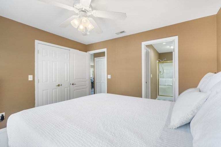 Bedroom 3, Lounging on the Links, Taney