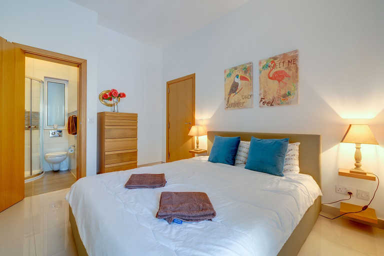 Bedroom 3, Prime Location Apartment With Side Seaviews