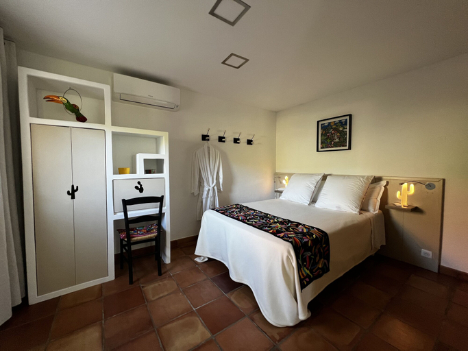 Bedroom 5, Sagnac 595, Drôme