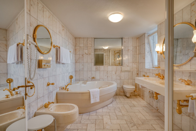 Bathroom 4, Hotel Eisenhut, Ansbach