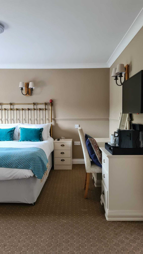 Bedroom 2, The Cricketers Inn, Hampshire