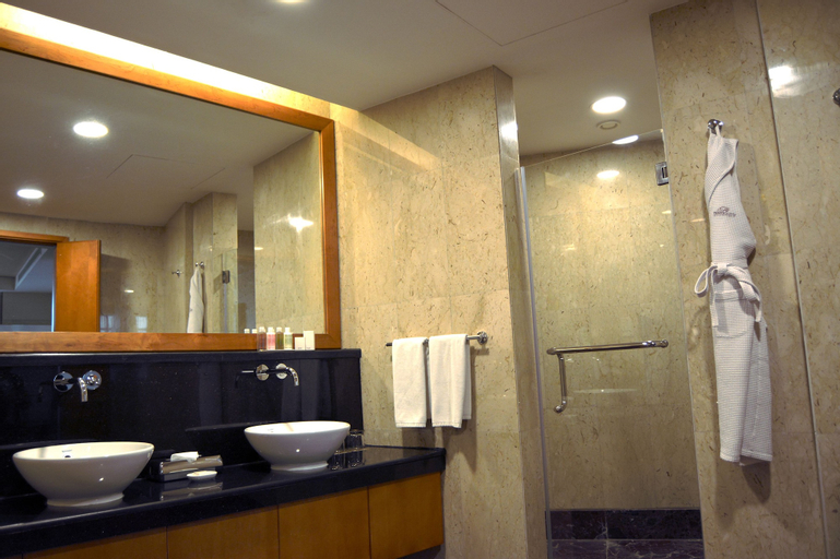 Bathroom 7