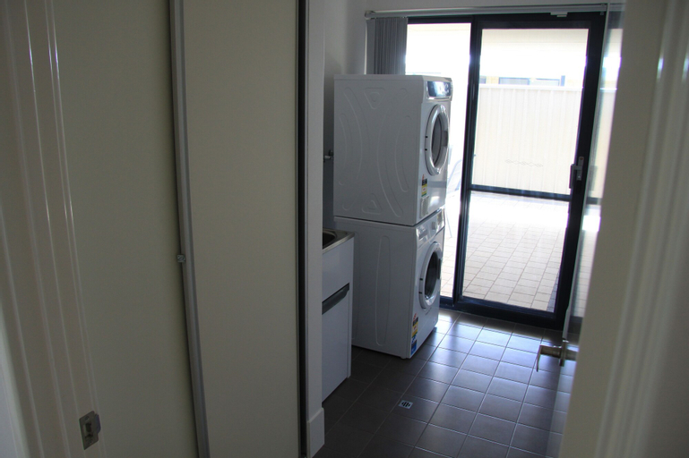 Others 4, Southern River Family Accommodation, Gosnells