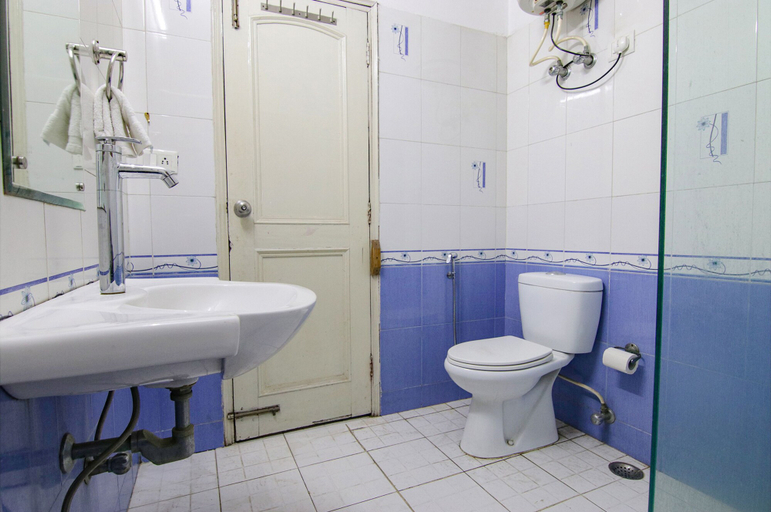 Bathroom 3, FabHotel SKS Excel Inn I, Gurgaon