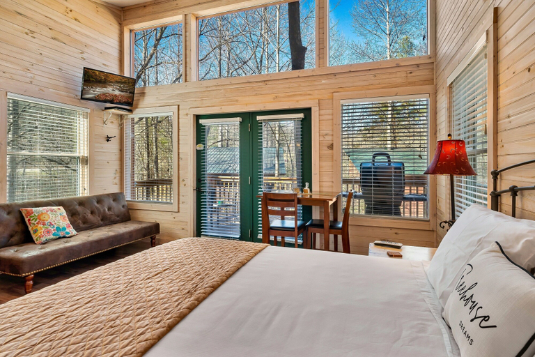 Others 5, Rivers Edge Treehouses, Graham