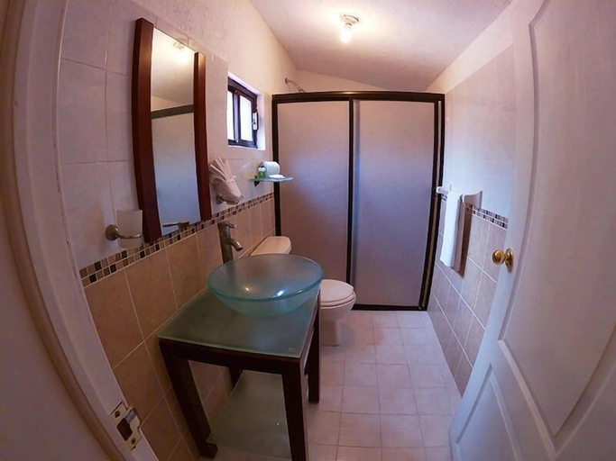 Bathroom 3, Hotel Casa Kolping, Tuxtla Gutiérrez