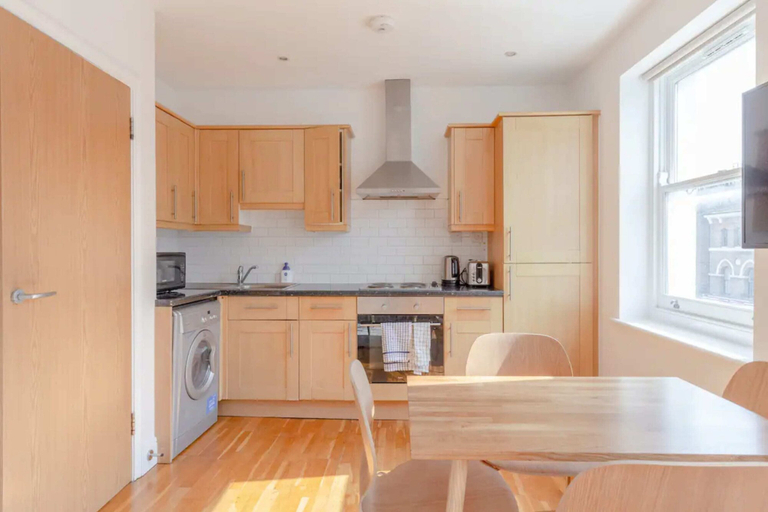 Others 5, Contemporary 1BD Flat - Camden, London