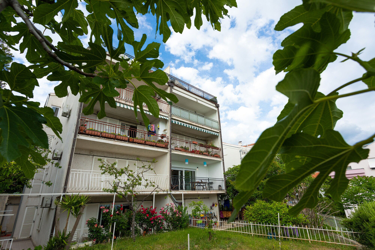 Exterior & Views, Apartment Black & White, Split